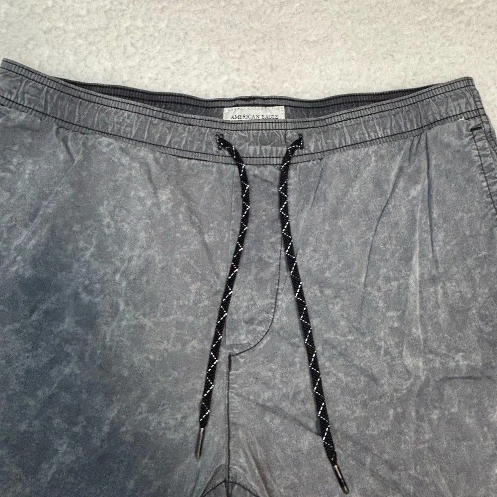 American Eagle Men Gray Maui Design Board Shorts